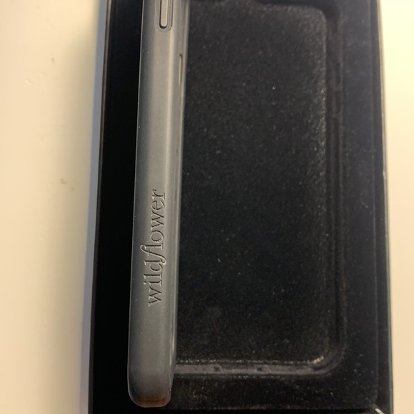 Wildflower limited edition butterfly phone case iPhone 6s Plus. - Picture 3 of 9